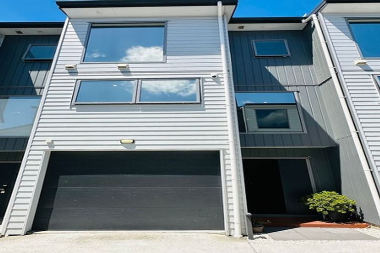 Photo of property in 2/1a Halsey Road, Manurewa, Auckland, 2102