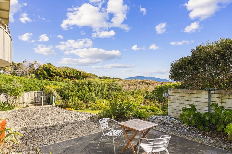 Photo of property in 33 Marram Way, Peka Peka, Waikanae, 5391