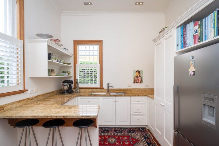 Photo of property in 29 Cameron Road, Bluff Hill, Napier, 4110