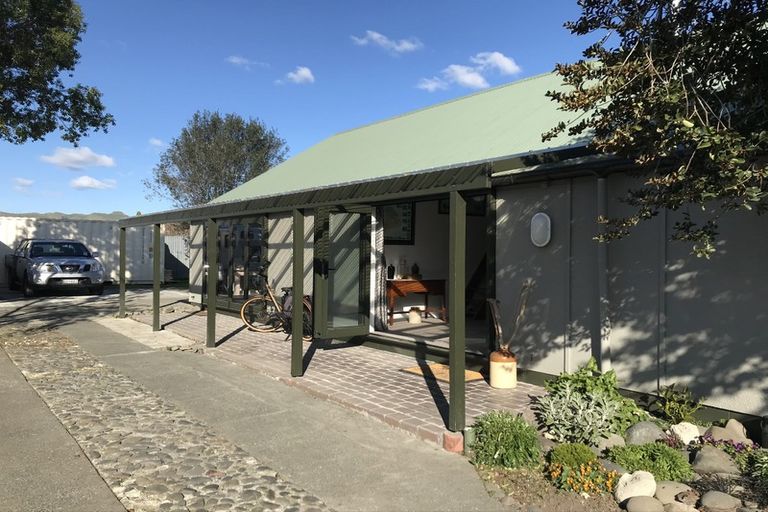 Photo of property in 69 Lipscombe Crescent, Havelock North, 4130