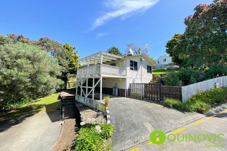 Photo of property in 13 Wanita Place, Totara Vale, Auckland, 0629