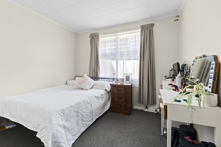 Photo of property in 2/12 Ambury Place, Merrilands, New Plymouth, 4312