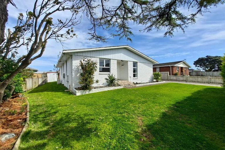 Photo of property in 35 Camellia Avenue, Bell Block, New Plymouth, 4312