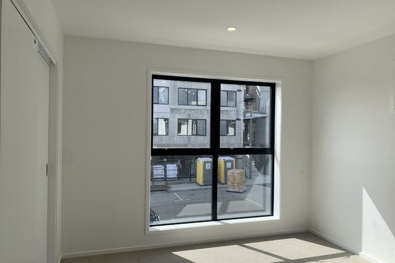 Photo of property in 24 Rauemi Way, Te Atatu South, Auckland, 0610