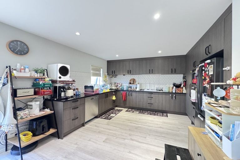 Photo of property in 48 Bordeaux Parade, Te Atatu South, Auckland, 0610
