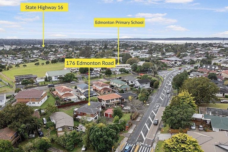 Photo of property in 176 Edmonton Road, Te Atatu South, Auckland, 0610