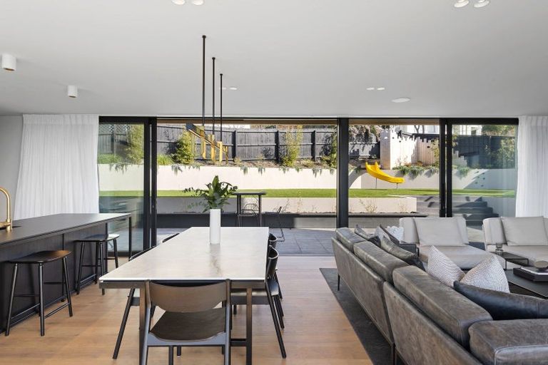 Photo of property in 32 Mount Pleasant Road, Mount Pleasant, Christchurch, 8081