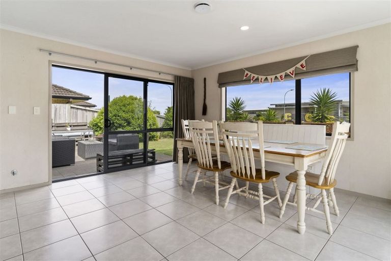 Photo of property in 33 Golden Sands Drive, Papamoa Beach, Papamoa, 3118