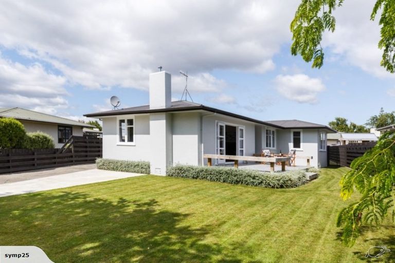 Photo of property in 12 Ruamahanga Crescent, Terrace End, Palmerston North, 4410