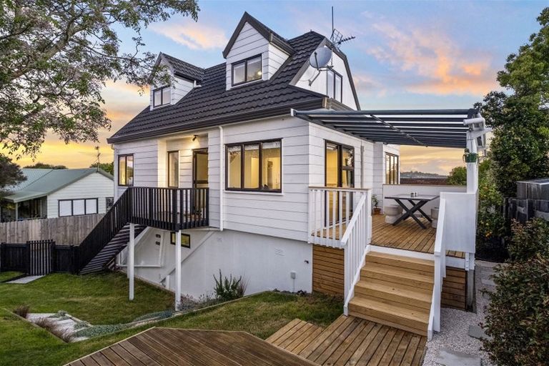 Photo of property in 1/136 Bradbury Road, Botany Downs, Auckland, 2010