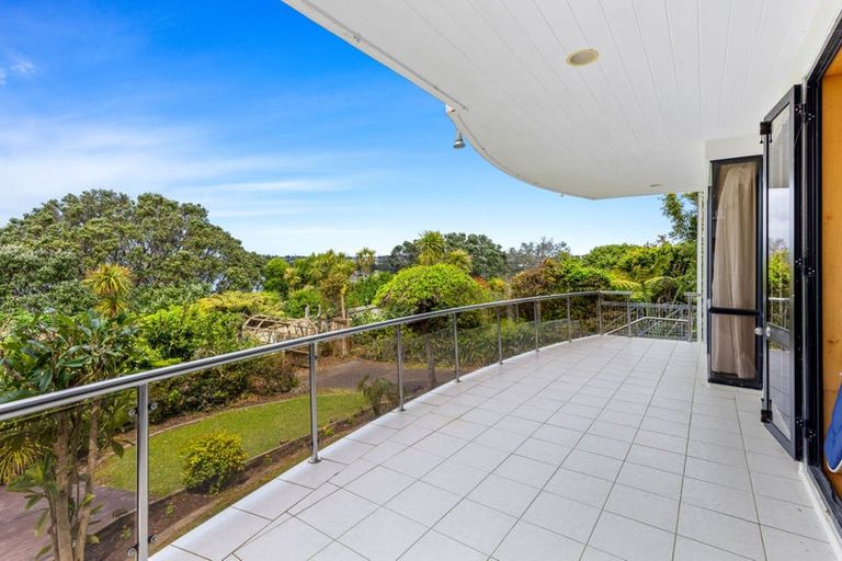 Photo of property in 2/19 Churchill Road, Murrays Bay, Auckland, 0630
