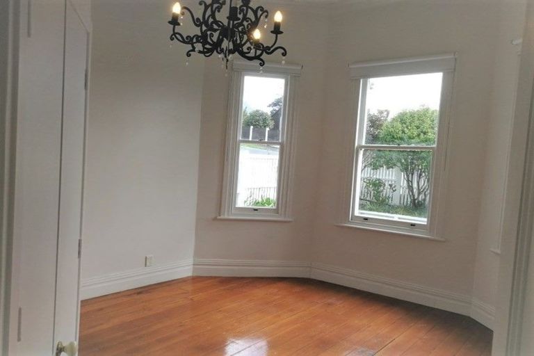 Photo of property in 18 Trinidad Road, Sunnynook, Auckland, 0620