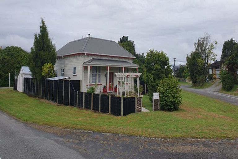 Photo of property in 28 Victory Street, Reefton, 7830