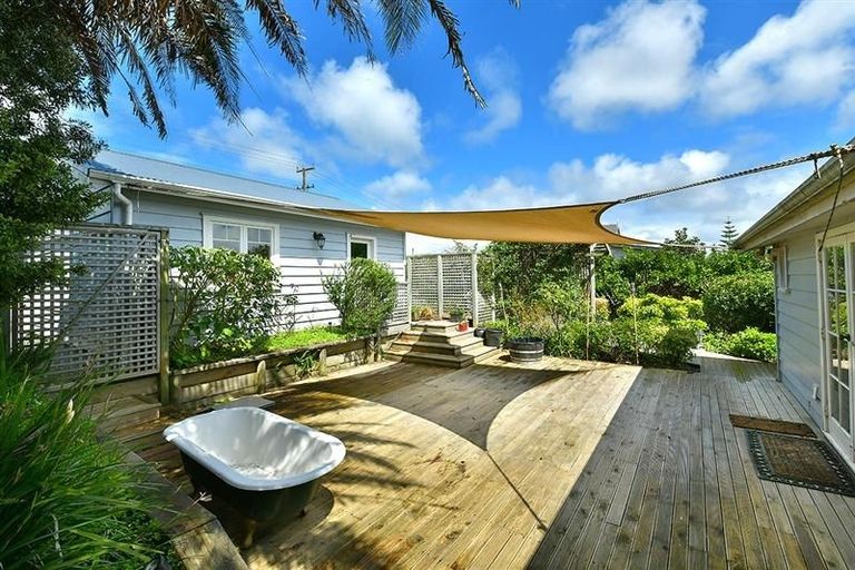 Photo of property in 14 Tiri Road, Manly, Whangaparaoa, 0930