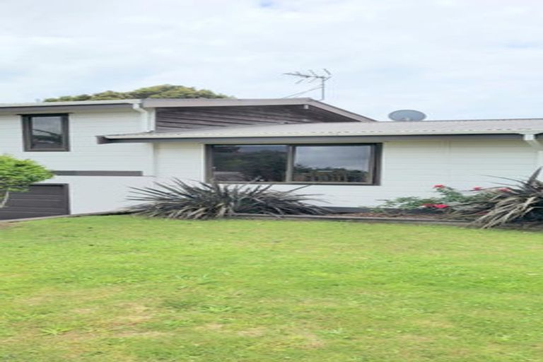 Photo of property in 8 Pararewa Drive, Whalers Gate, New Plymouth, 4310