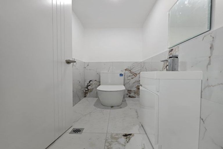 Photo of property in 83b Hutchinsons Road, Bucklands Beach, Auckland, 2014