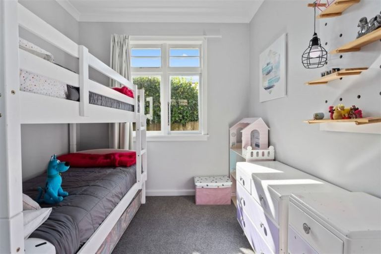 Photo of property in 18 Coopers Road, Dallington, Christchurch, 8061