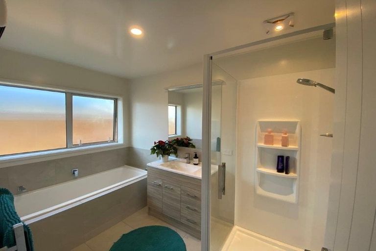 Photo of property in 28 Sabre Street, Papamoa Beach, Papamoa, 3118