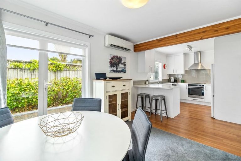 Photo of property in 1a Barberry Lane, Te Atatu Peninsula, Auckland, 0610