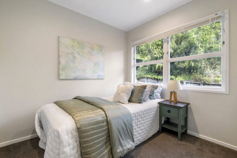 Photo of property in 1/649 Beach Road, Rothesay Bay, Auckland, 0630