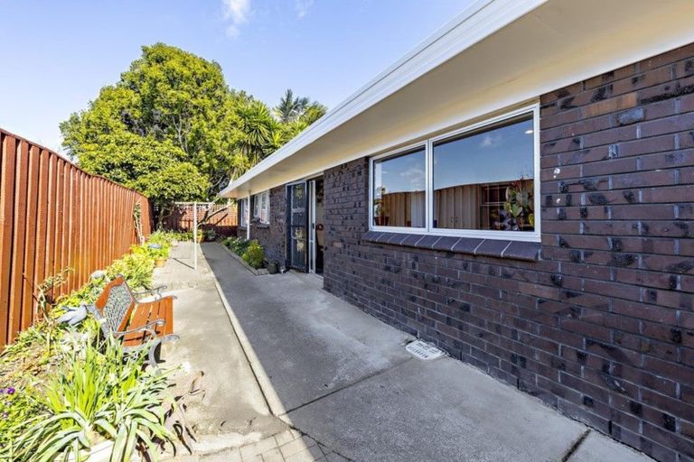 Photo of property in 2/8 Parera Place, Papatoetoe, Auckland, 2025