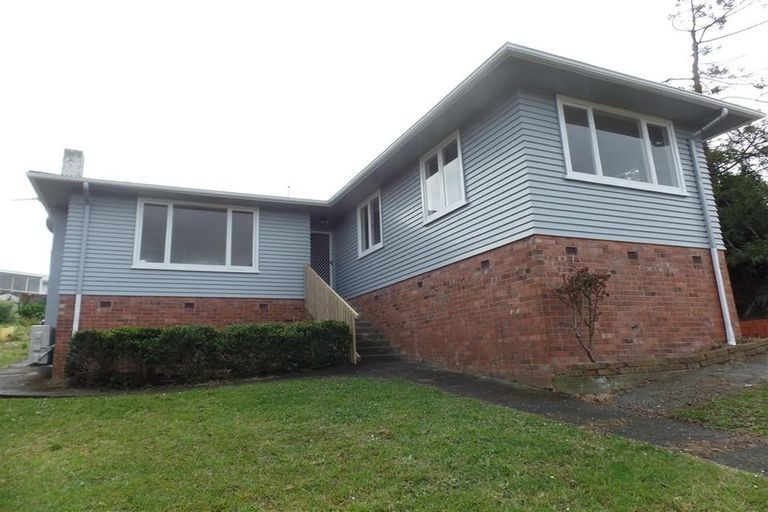Photo of property in 16 Trojan Crescent, New Lynn, Auckland, 0600