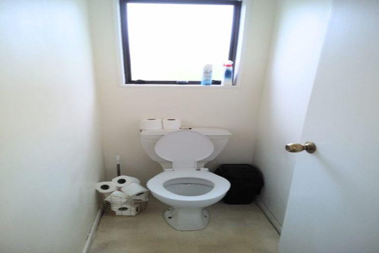 Photo of property in 2/15 Shifnal Drive, Randwick Park, Auckland, 2105