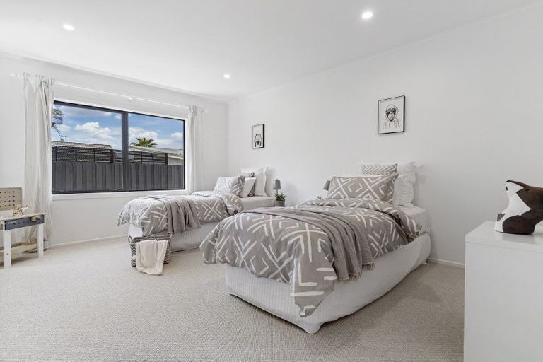 Photo of property in 111 Dickson Road, Papamoa Beach, Papamoa, 3118