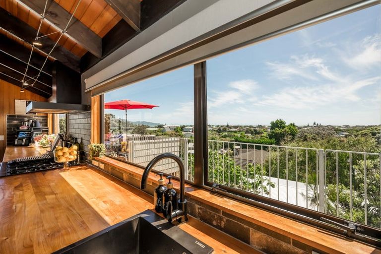 Photo of property in 40 Hicks Crescent, Waikanae Beach, Waikanae, 5036