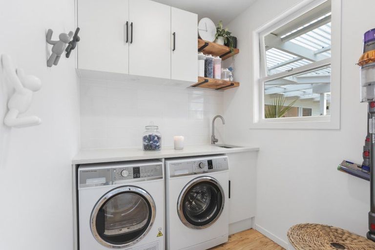 Photo of property in 4 Bayside Avenue, Te Atatu Peninsula, Auckland, 0610