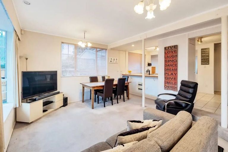 Photo of property in 5 Sullivan Avenue, Mangere Bridge, Auckland, 2022