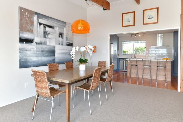 Photo of property in 98 Vipond Road, Stanmore Bay, Whangaparaoa, 0932