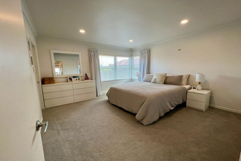 Photo of property in 2/32a Howard Road, Northcote, Auckland, 0627