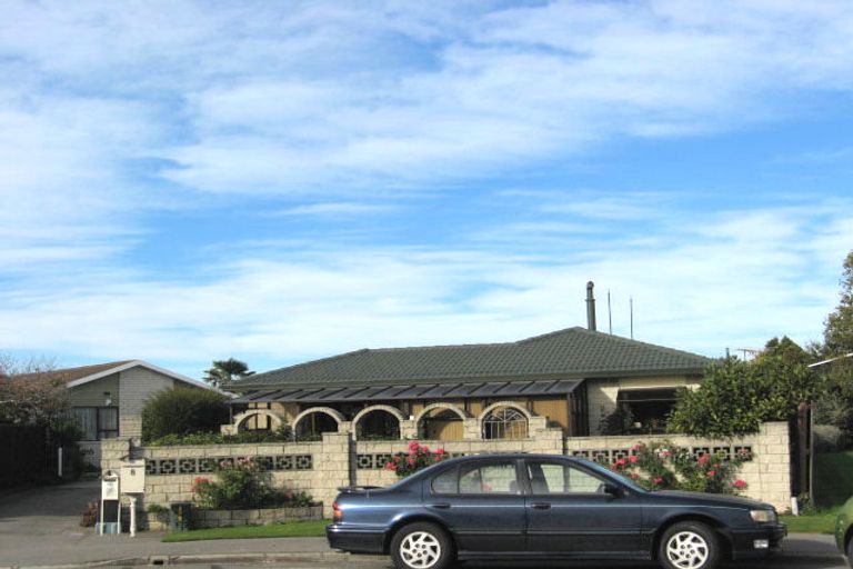 Photo of property in 8 Iona Place, Sockburn, Christchurch, 8042