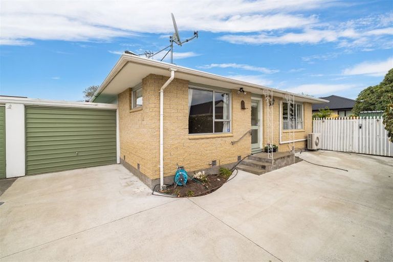 Photo of property in 2/35 Oldwood Street, Bishopdale, Christchurch, 8053
