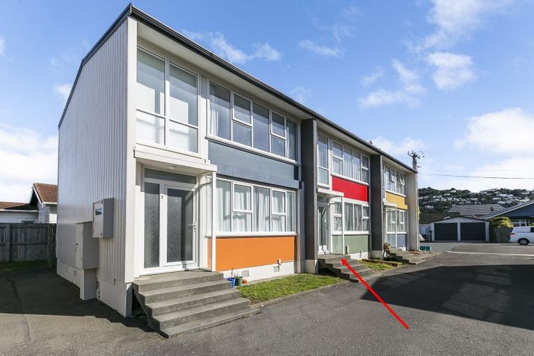 Photo of property in 2/55 Apu Crescent, Lyall Bay, Wellington, 6022