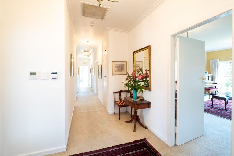 Photo of property in 5 Tauroa Road, Havelock North, 4130