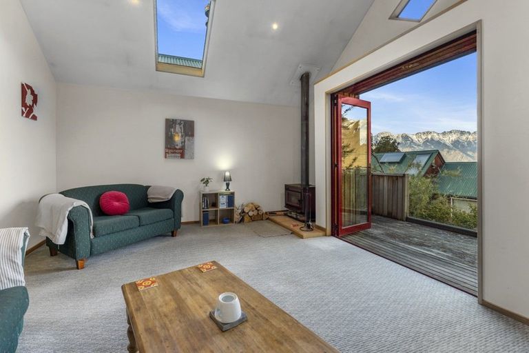 Photo of property in 22a Evergreen Place, Sunshine Bay, Queenstown, 9300