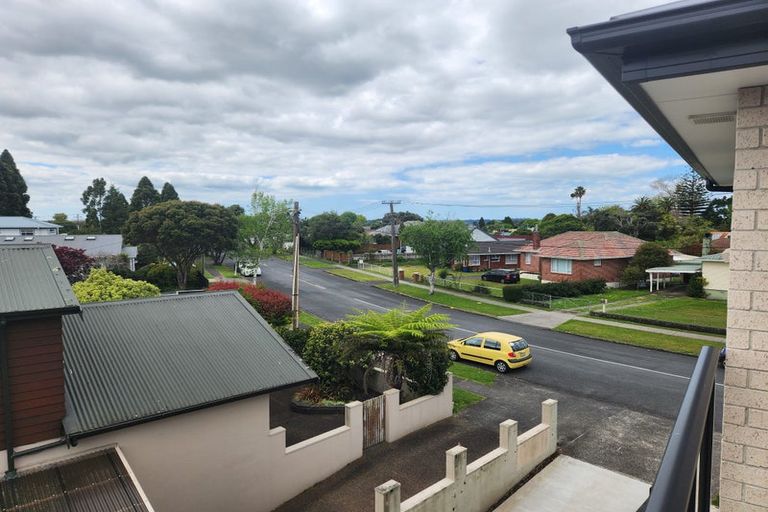 Photo of property in 64c Yeovil Road, Te Atatu Peninsula, Auckland, 0610