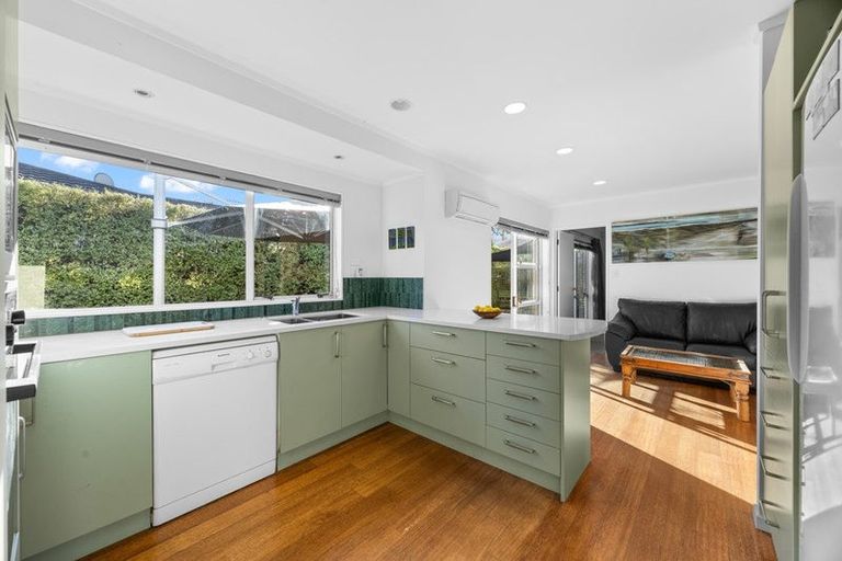 Photo of property in 15 Glucina Avenue, West Harbour, Auckland, 0618