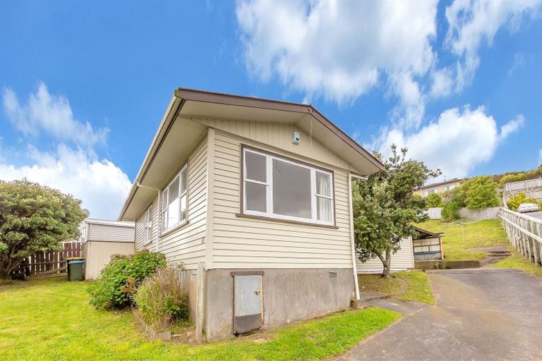 Photo of property in 82 Waihora Crescent, Waitangirua, Porirua, 5024