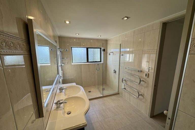 Photo of property in 16 Pounamu Place, Shelly Park, Auckland, 2014