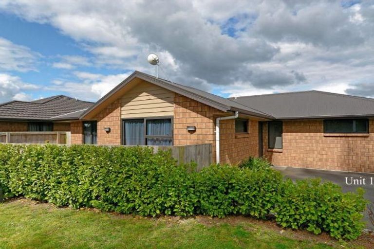 Photo of property in 1/102 Old Farm Road, Hamilton East, Hamilton, 3216