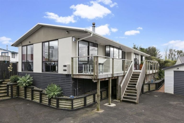 Photo of property in 104 Rhinevale Close, Henderson, Auckland, 0612