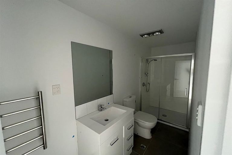 Photo of property in 1 Eileen Newey Place, Henderson, Auckland, 0612
