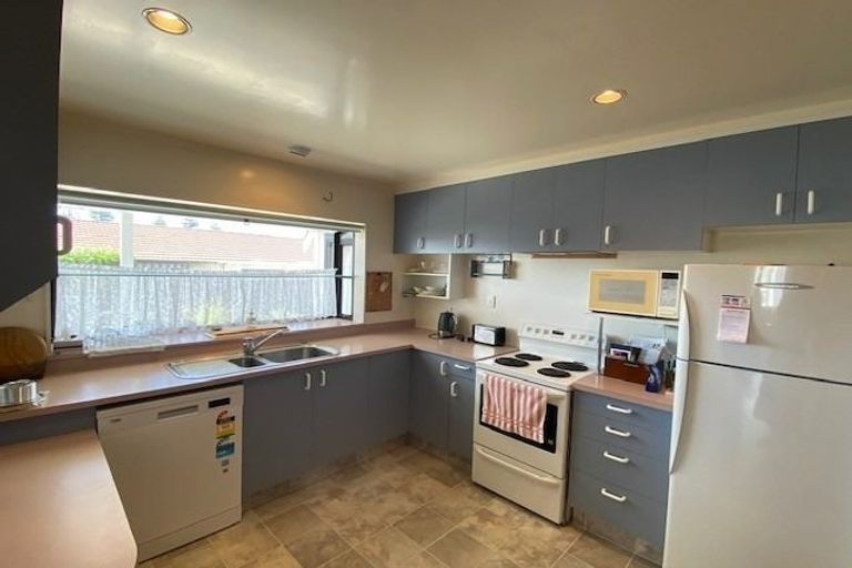 Photo of property in 18 Riverside Road, Orewa, 0931