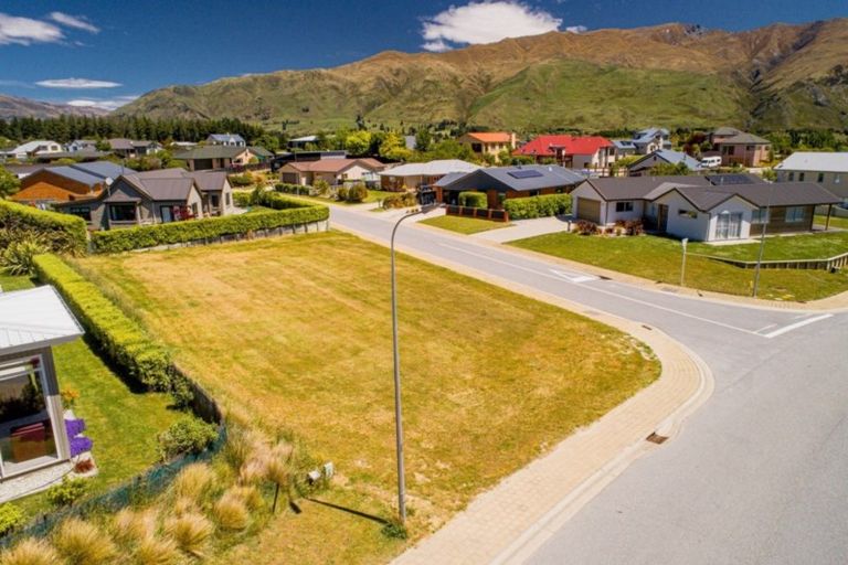 Photo of property in 8 Mcleod Avenue, Wanaka, 9305