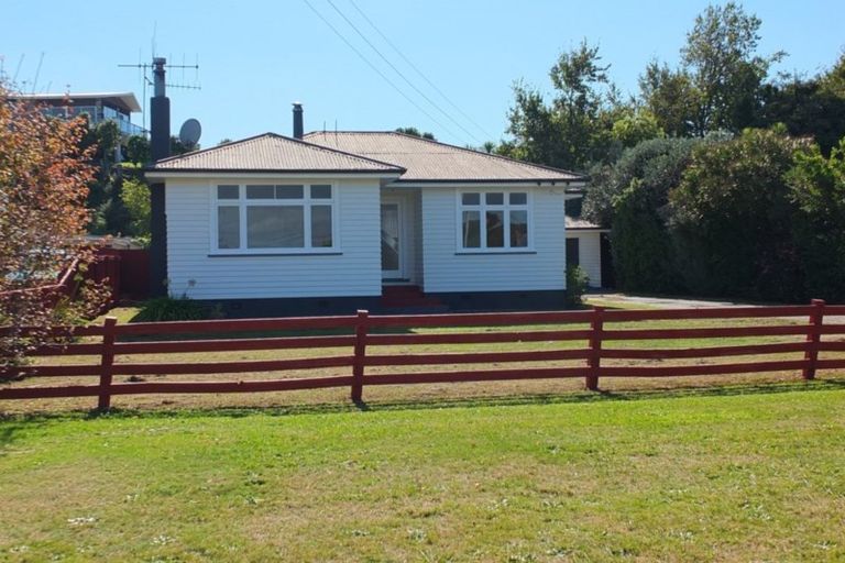 Photo of property in 14 Hulke Street, Foxton, 4814