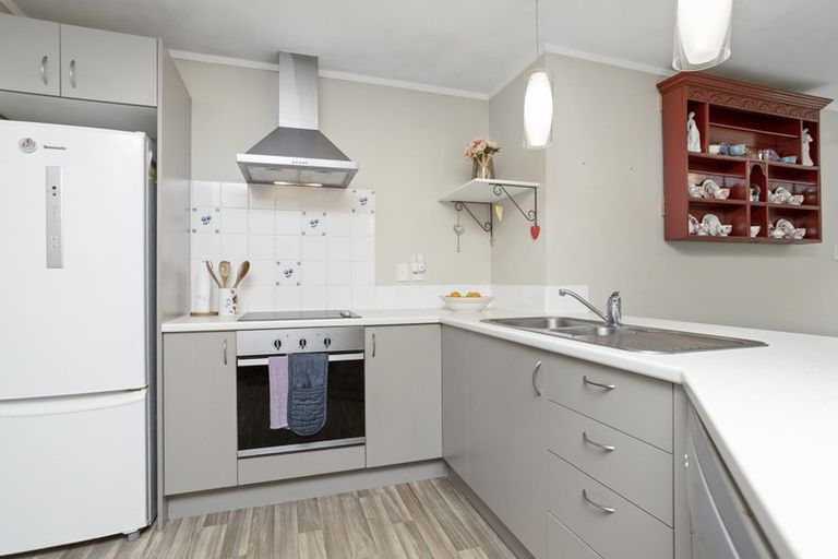 Photo of property in 34 Cyclamen Road, Mangere, Auckland, 2022