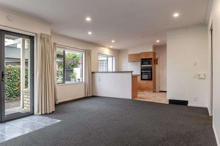 Photo of property in 14 Winston Avenue, Hokowhitu, Palmerston North, 4410